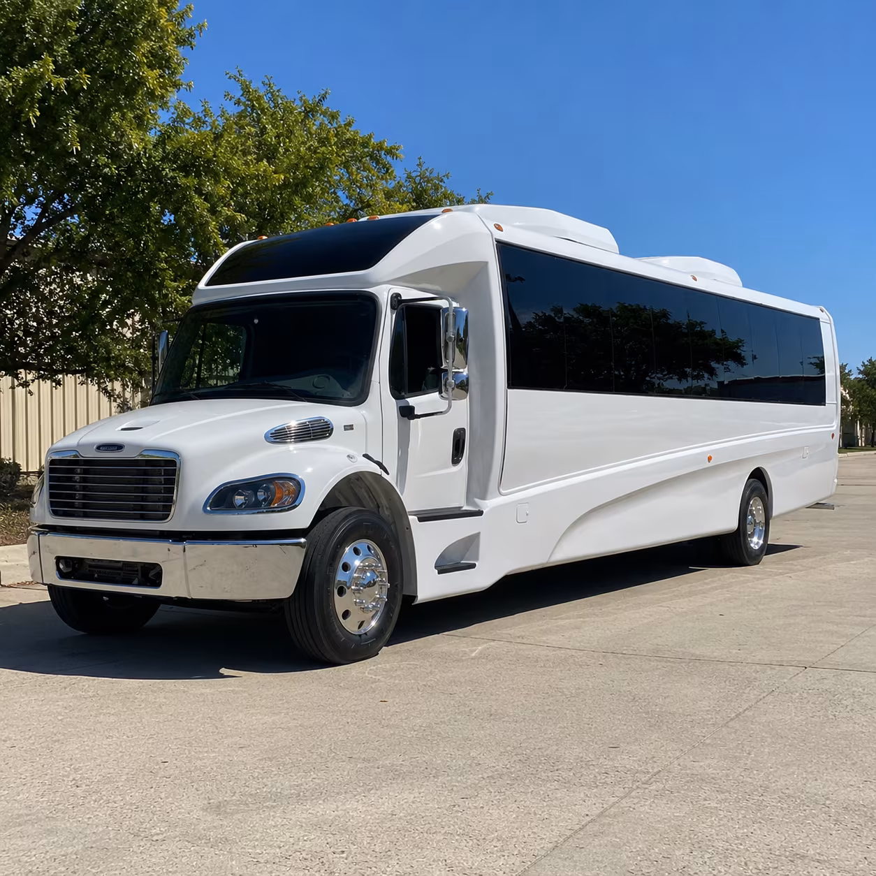 santa ana 28 passenger minibus